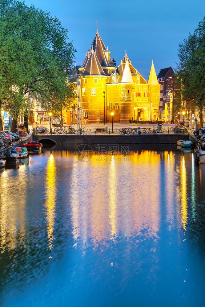 暮阿姆斯特丹Nieuwmarkt广场的Waag称重房门历史图片