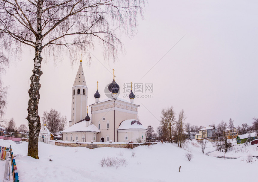 天旅行俄罗斯亚拉夫地区Vyatskoye村冬季基督复活日教堂的复活大图片