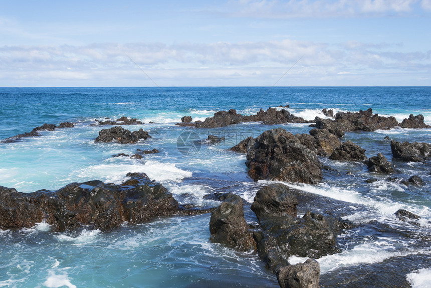 加那利群岛美丽的地貌景观海洋和浪奇妙的地平线水和岩石冲浪蓝色的多岩石图片