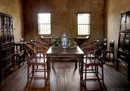 古老的旧中式客厅传统房屋旧客厅装饰品内部的图片