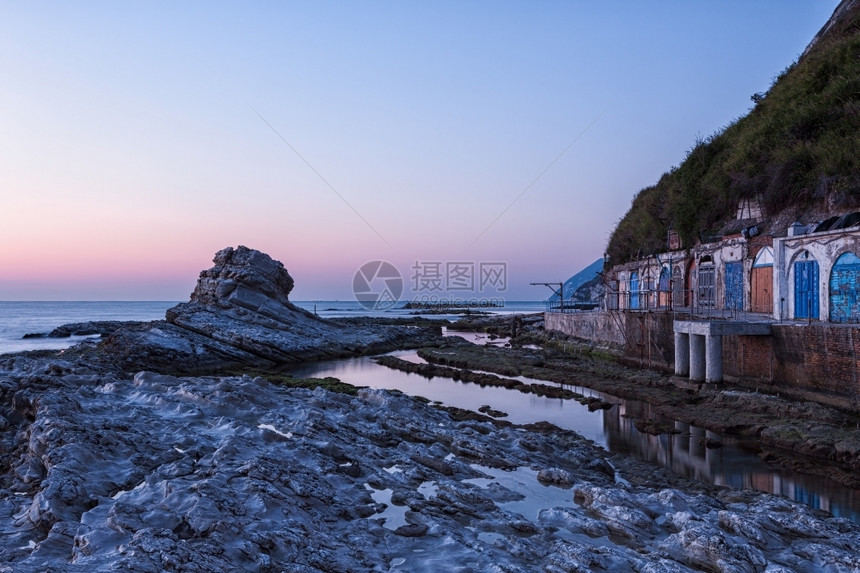 意大利安科纳市黎明时分的对接和教皇座椅亚得里海颜色码头图片