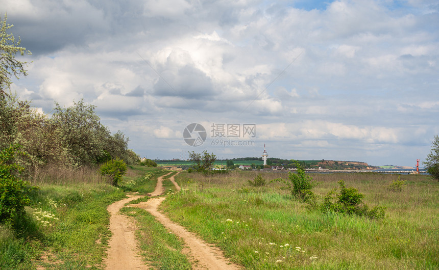 全景乌克兰敖德萨地区格里戈耶夫卡村附近的黑海岸乌克兰敖德萨地区黑海岸悬崖乡村的图片