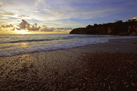 安的列斯群岛在库拉索的杰雷米海滩日落在库拉索的加勒比日落波浪海岸图片