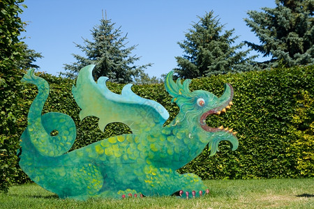 绿色东雕像公园里的绿龙图片