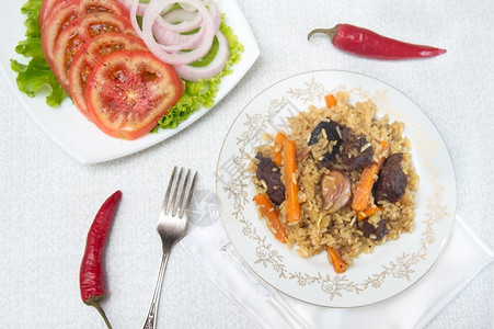 大米和牛肉在圆盘上供应亚洲食品文化白饭亚洲人图片