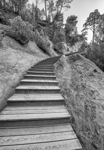 通往法国普罗旺斯奥赫雷铁轨的楼梯地质学景观鲁西永图片