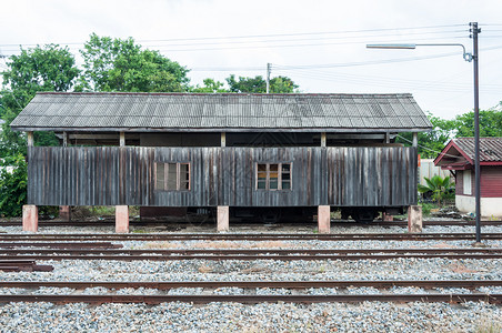 金属路口车站货运的旧称重房屋辆工作图片