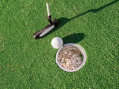 游戏活动俱乐部准备在小高尔夫球场打一种背景图片