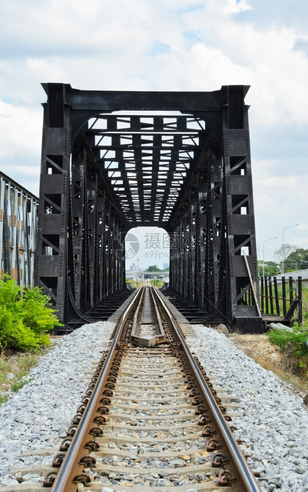 结构体旧铁路桥蓝色的图片