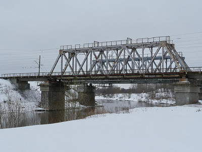 自然景观英石美国钢铁路桥横跨河流冬季风景美洲钢铁路桥美国钢路桥图片