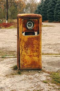柴油机废弃燃料站的旧泵象征经典的图片