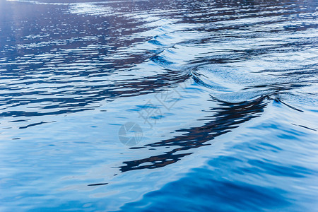 水浪和湖泊的波抽象的美丽水色图片