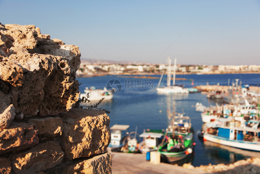 场地自由度塞浦路斯中世纪堡见Paphos镇旧港浅地深处的塞浦路斯中世纪堡以前景为重点散焦图片