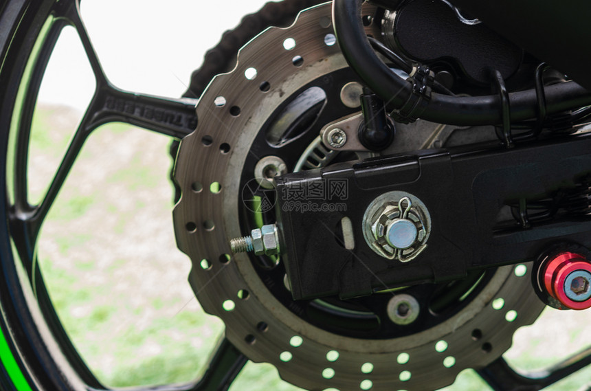 胎骑圆形的摩托车轮细节图片