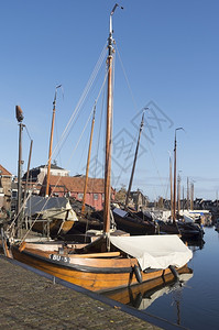 荷兰斯帕肯堡港渔船坞荷兰Spakenburg港口滑道本肖滕帆布图片