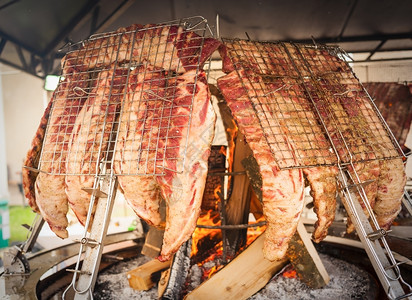 阿根廷传统炉烤猪肋排图片