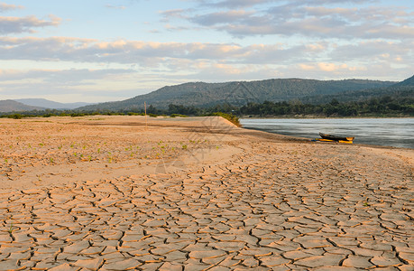 棕色的裂缝环境夏季大湄公河旱期间发生的干旱背景图片