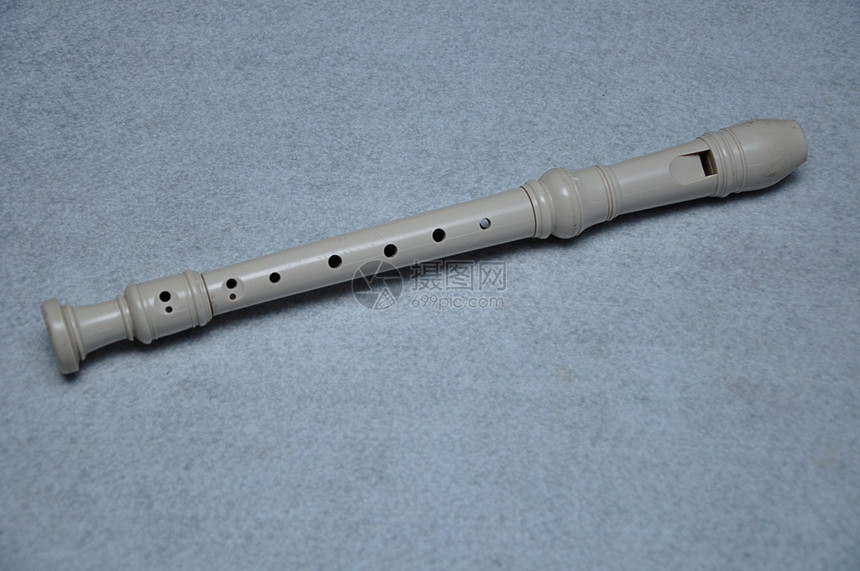 孔洞长笛手一种显示在白背景上的块长笛图片