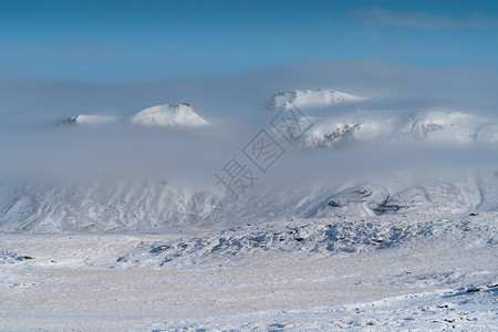 冬季的低云冰川图片