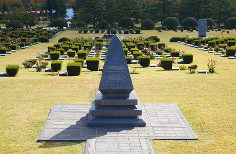 韩国联合纪念向朝鲜战争中阵亡的来自16个的联合士兵致敬他们来自朝鲜战争中的16个和平纪念馆韩国人背景