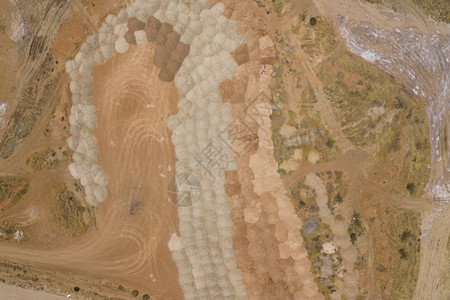 对干河床上沙案的空中观察岩石模式叶子图片