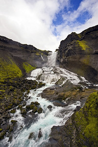 冰岛人Landmannalaugar公园Eldgja火山峡谷内靠近Ofaerufoss水壁美丽流纹岩瀑布背景图片