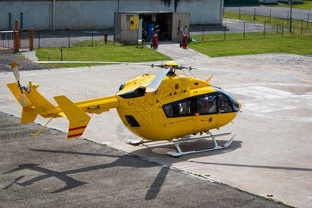 紧急救援直升机背景图片