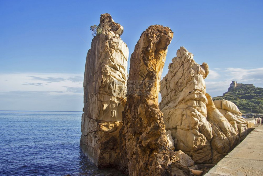 海洋悬崖灯塔突尼斯巴尔卡海岸上著名的岩石突尼斯图片