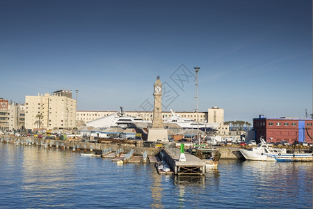 巴塞罗那城市的中心港口图片