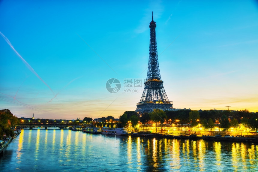 在法国巴黎的埃菲尔塔与艾的城市风景欧洲目的地城市图片