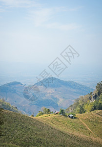 热带山的风景优美云观图片