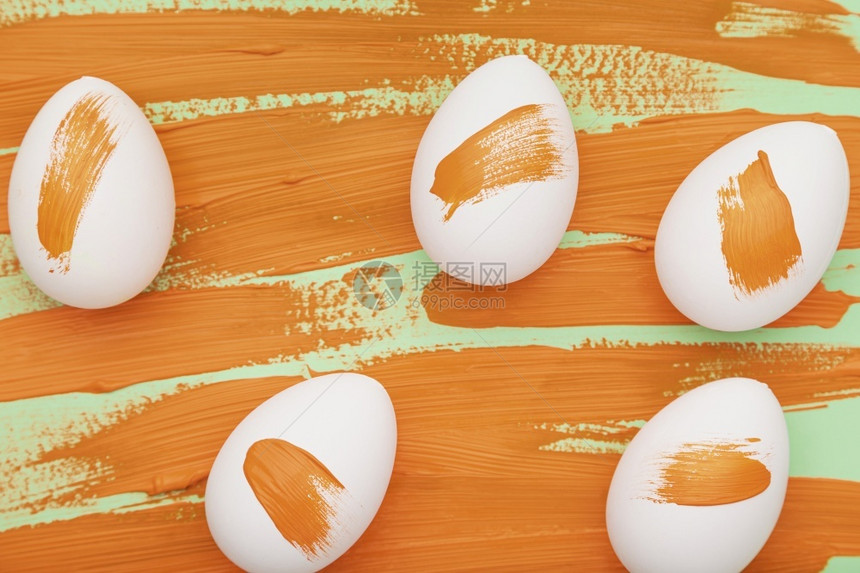 橘色彩绘鸡蛋图片