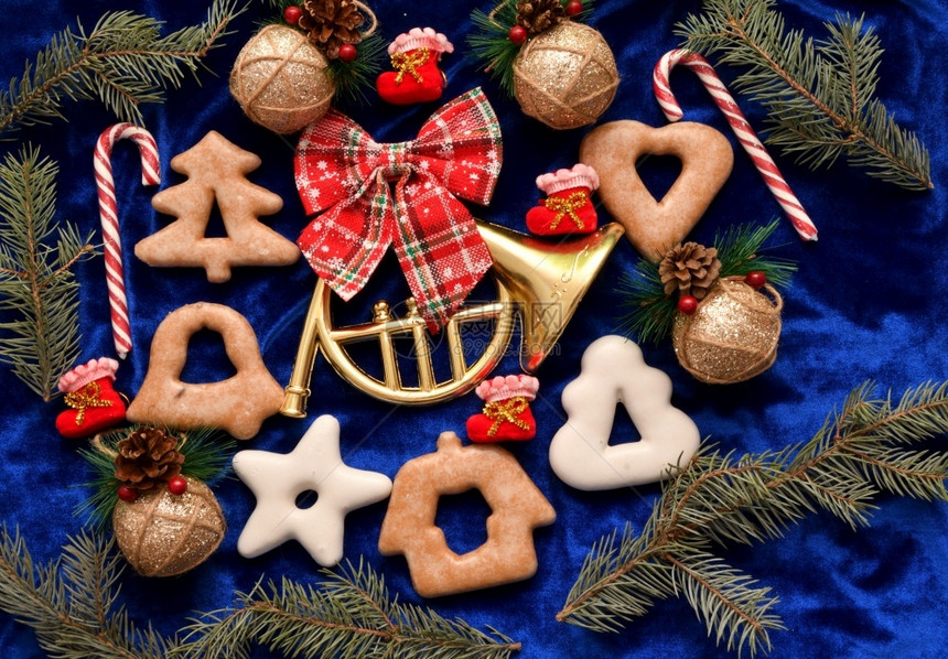冬天圣诞节背景和树节庆的装饰品自制季节图片