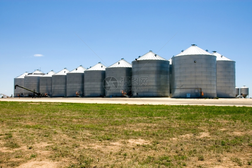 澳大利亚西新南威尔士州一个农场的加银铁谷仓农业结构体螺旋钻图片