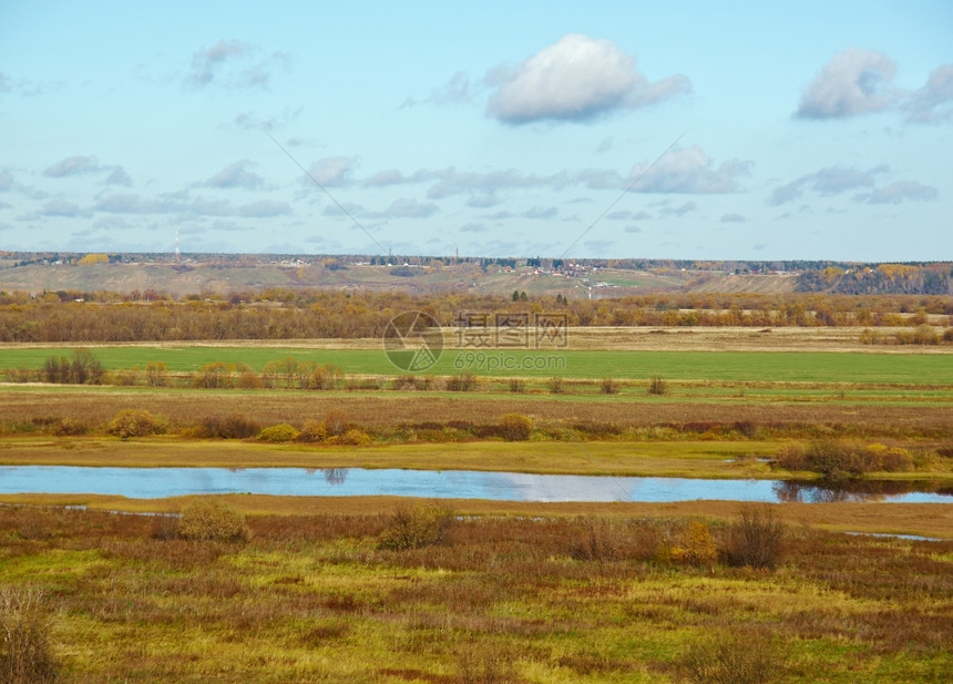 秋季草原平原湿地河流图片