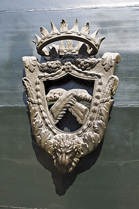 垃圾摇滚装饰品意大利拉文纳的旧式铜门把手建筑学图片