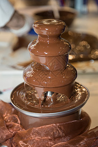 美食糖人们专业制作融化的液态巧克力甜点专业的制作融化液态巧克力甜点图片