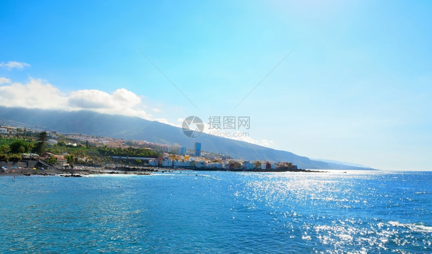 游客西班牙特内里费的克鲁斯港海岸滩旅游图片