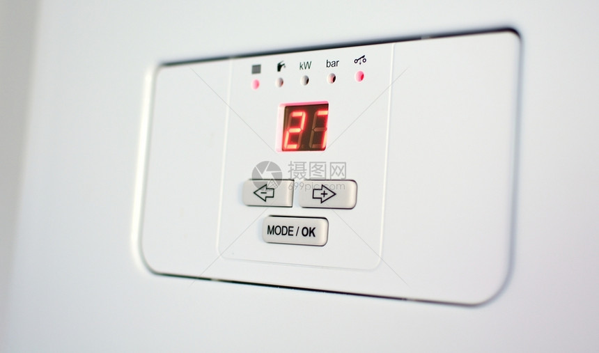 气候控制器现代的配有显示和控纽的电锅炉制面板图片