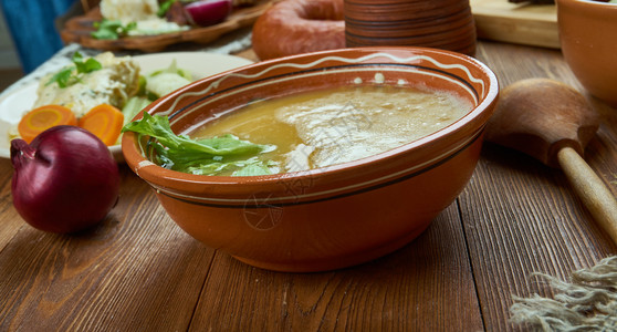 健康豌豆放EtesuppePea汤或瓜豆挪威烹饪传统菜类顶视图片