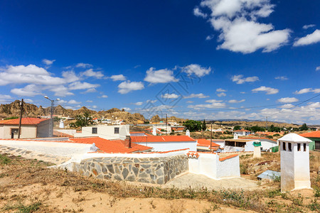 旅游西班牙格拉纳达省Guadix的洞穴住宅区村庄晴天图片