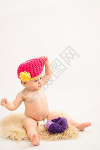 戴着帽子的可爱婴儿图片