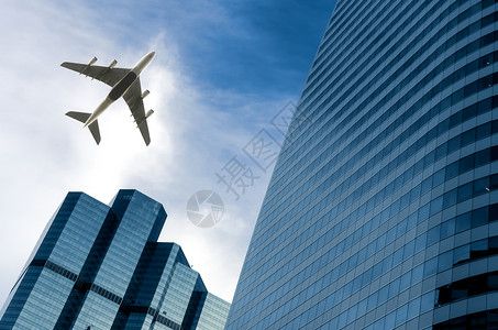 多于宽的透镜效应飞机与大楼之间发生连带影响并有超载公司的图片