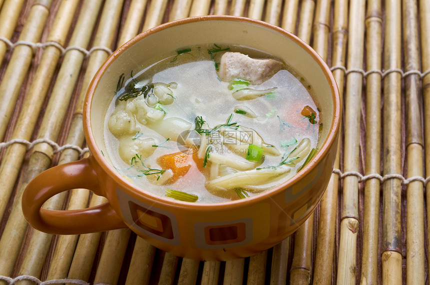 开胃菜香鸡肉面条汤特写健康图片