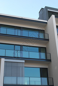 里斯本的现代建筑阁楼阳台砖图片