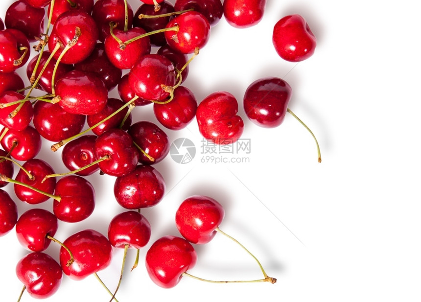 在白色背景上被孤立的多汁甜樱桃堆吃水果明亮的图片