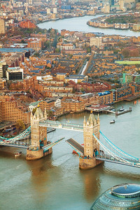 金融的伦敦市空中环景和塔台桥城市的天线图片