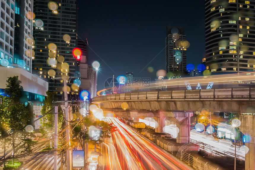 时间泰国夜长期交通和建筑Bangkokthailand车图片