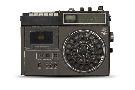 年龄收音机扬声器白色背景上的旧无线电孤立图片