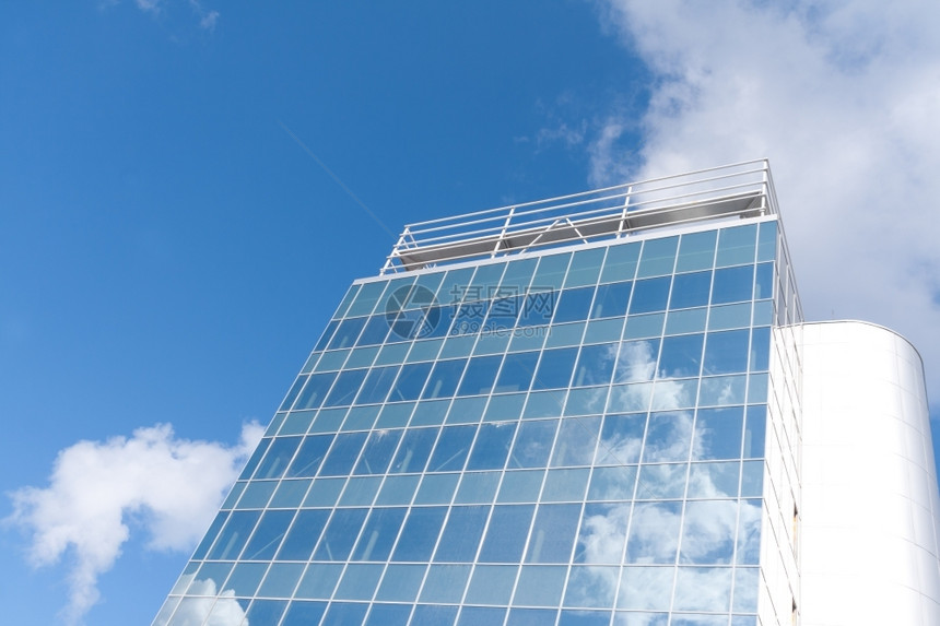 塔一种建筑物蓝色天空上的办公大楼图片